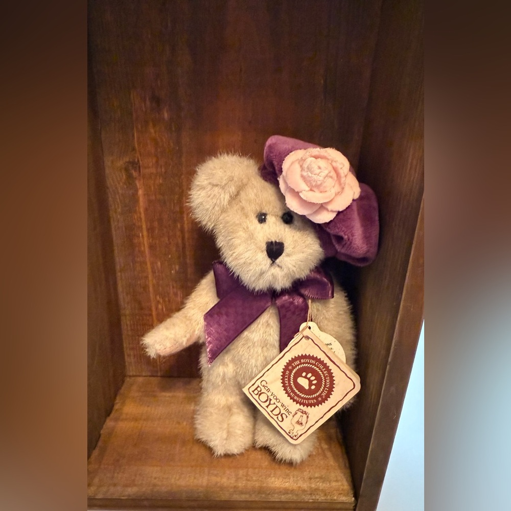 Gen-yoo-wine BOYDS Bears “SASHA DUBEARY”